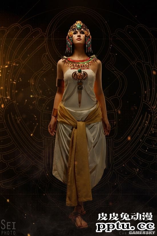 俄妹COS性转《毁灭战士》 猛男变猛女手持裁决剑