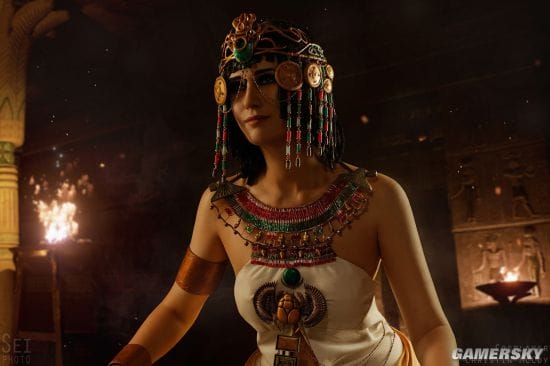 俄妹COS性转《毁灭战士》 猛男变猛女手持裁决剑