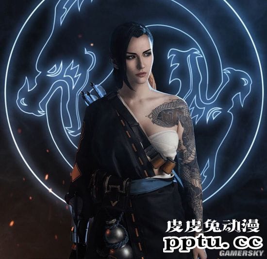 俄妹COS性转《毁灭战士》 猛男变猛女手持裁决剑