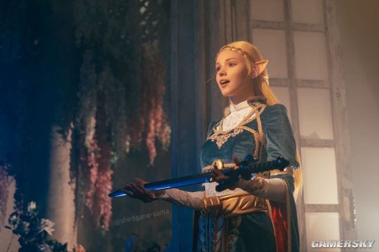 俄妹COS《塞尔达》公主 美艳公主送上大师之剑