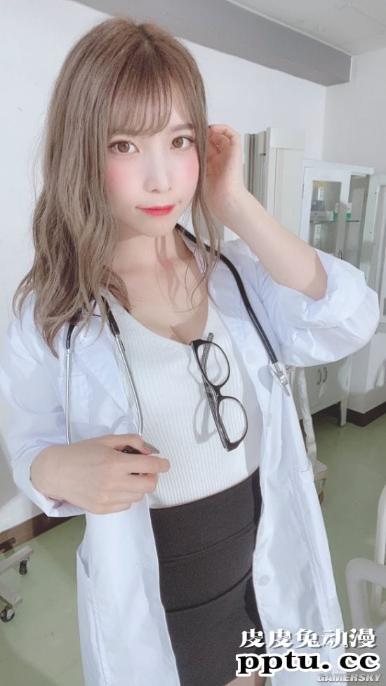 可爱又性感的泳装美少女 格外甜美的樱花妹COSER