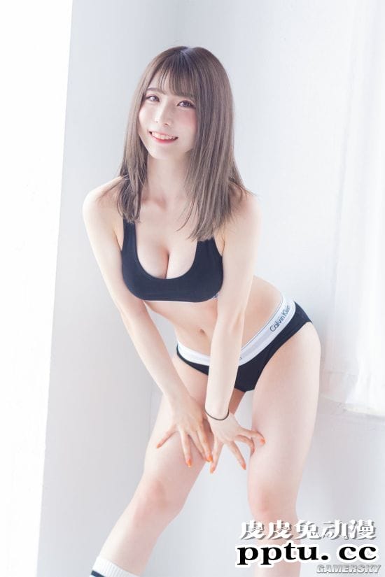 可爱又性感的泳装美少女 格外甜美的樱花妹COSER