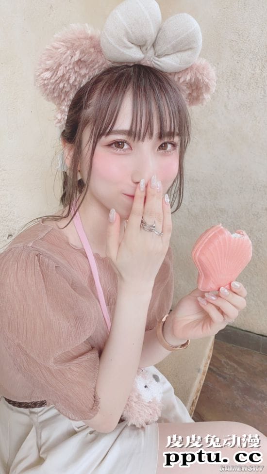 可爱又性感的泳装美少女 格外甜美的樱花妹COSER