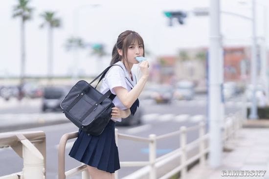 可爱又性感的泳装美少女 格外甜美的樱花妹COSER