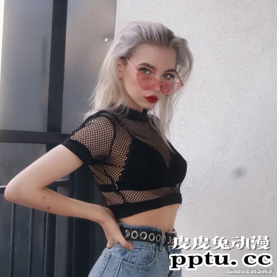 魅惑颜值的银发正妹 身材超辣的俄罗斯网红模特-皮皮兔动漫