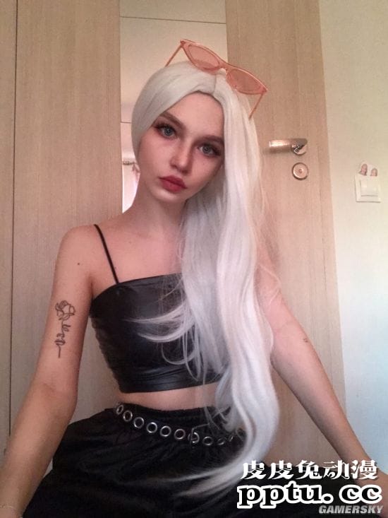 魅惑颜值的银发正妹 身材超辣的俄罗斯网红模特