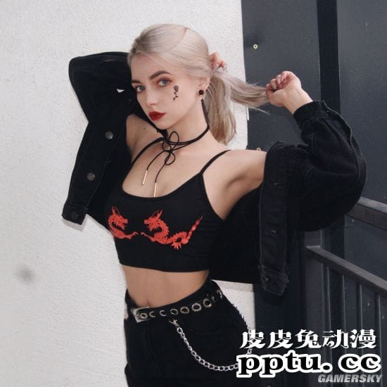 魅惑颜值的银发正妹 身材超辣的俄罗斯网红模特