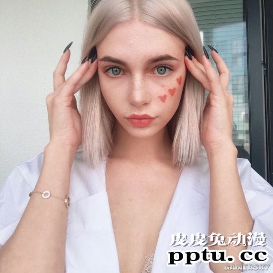 魅惑颜值的银发正妹 身材超辣的俄罗斯网红模特