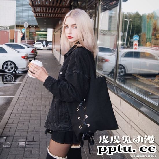 魅惑颜值的银发正妹 身材超辣的俄罗斯网红模特