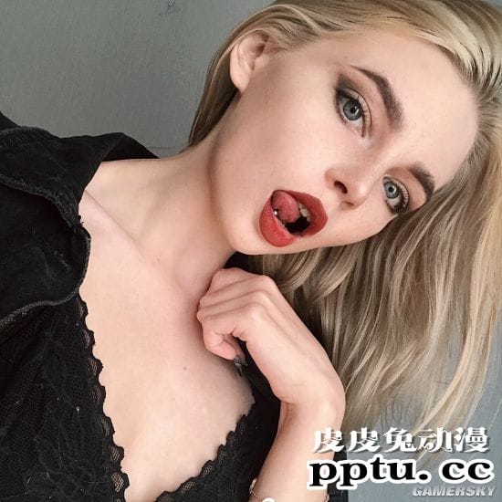 魅惑颜值的银发正妹 身材超辣的俄罗斯网红模特