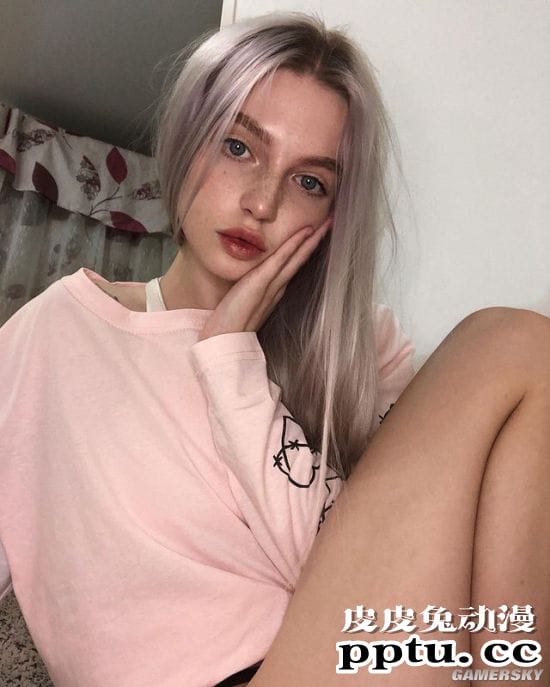 魅惑颜值的银发正妹 身材超辣的俄罗斯网红模特