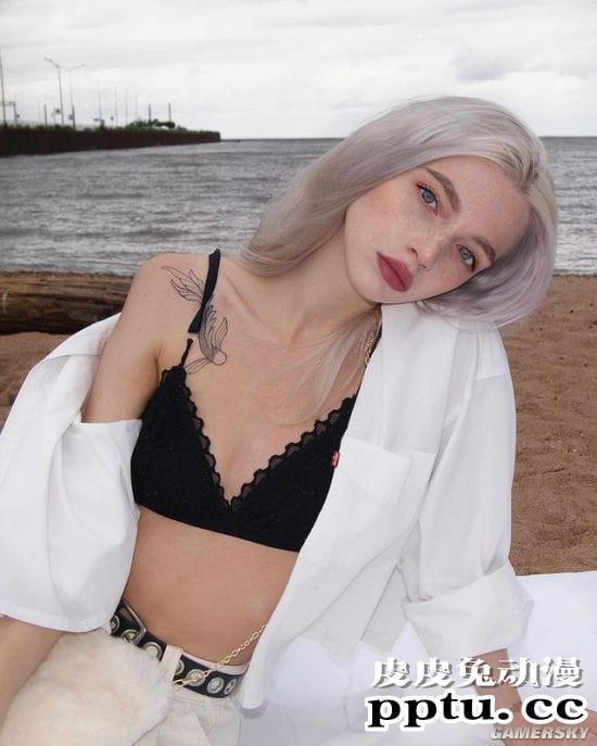 魅惑颜值的银发正妹 身材超辣的俄罗斯网红模特