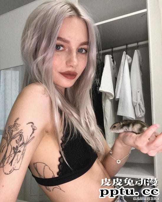 魅惑颜值的银发正妹 身材超辣的俄罗斯网红模特