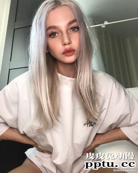 魅惑颜值的银发正妹 身材超辣的俄罗斯网红模特