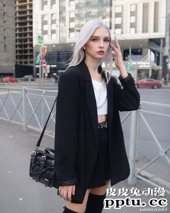 魅惑颜值的银发正妹 身材超辣的俄罗斯网红模特