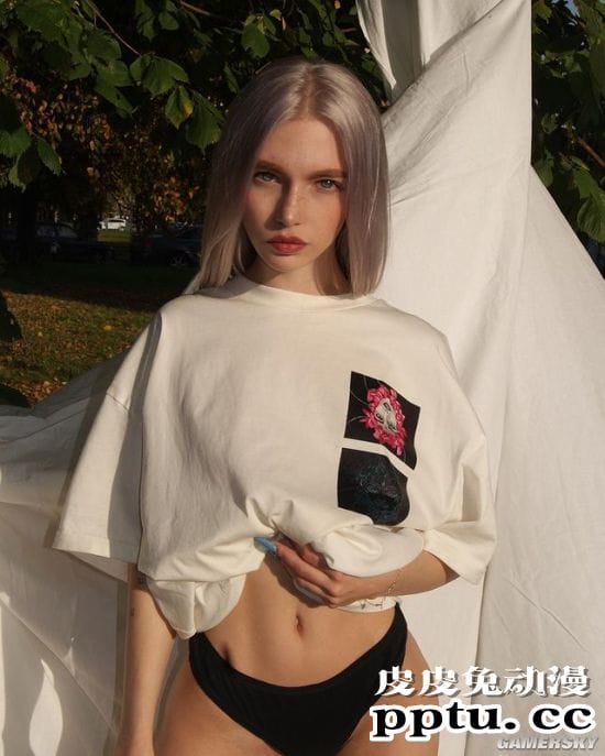 魅惑颜值的银发正妹 身材超辣的俄罗斯网红模特