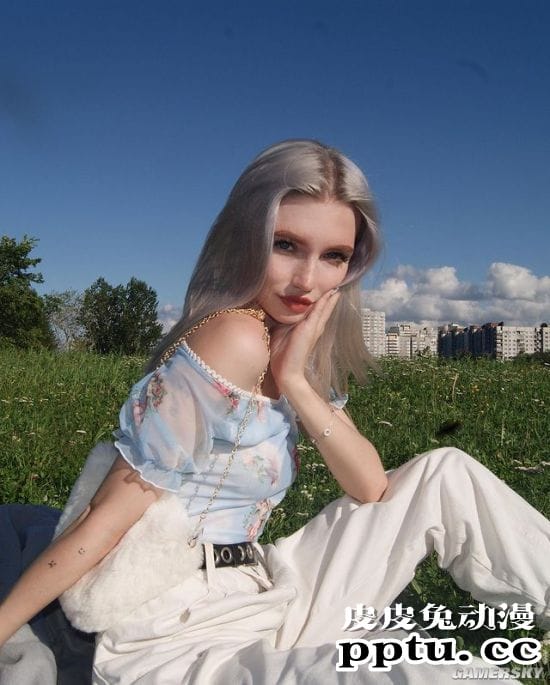 魅惑颜值的银发正妹 身材超辣的俄罗斯网红模特