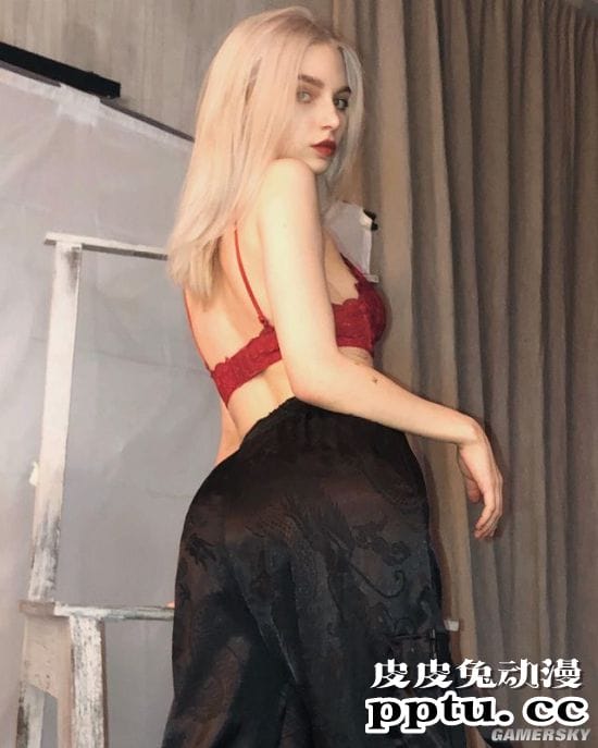 魅惑颜值的银发正妹 身材超辣的俄罗斯网红模特