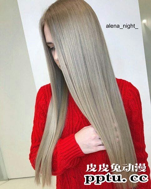 蛮腰秀腿的焦糖系正妹 俄罗斯网红美模热辣无比