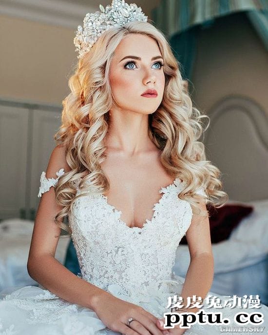 蛮腰秀腿的焦糖系正妹 俄罗斯网红美模热辣无比