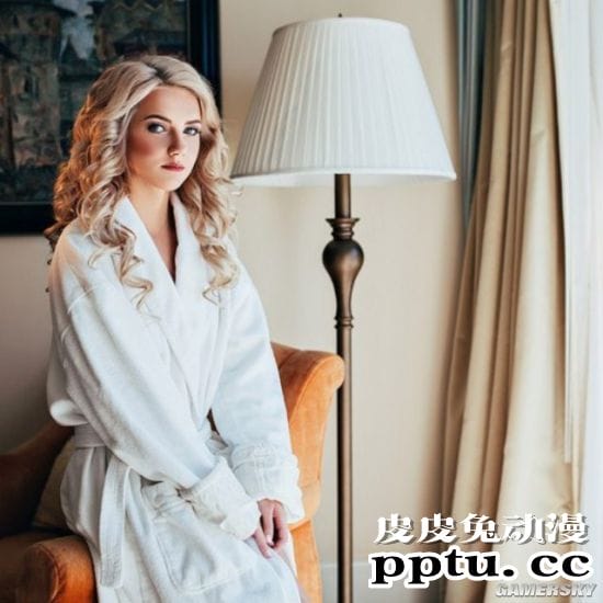 蛮腰秀腿的焦糖系正妹 俄罗斯网红美模热辣无比