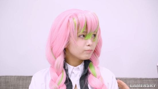 日本写真女星COS《鬼灭之刃》恋柱 可爱脸蛋与好身材兼容