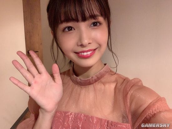 日本写真女星COS《鬼灭之刃》恋柱 可爱脸蛋与好身材兼容