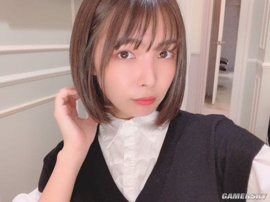 日本写真女星COS《鬼灭之刃》恋柱 可爱脸蛋与好身材兼容