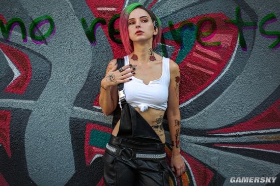 《赛博朋克2077》朱迪COS 绝美小姐姐带你体验超梦