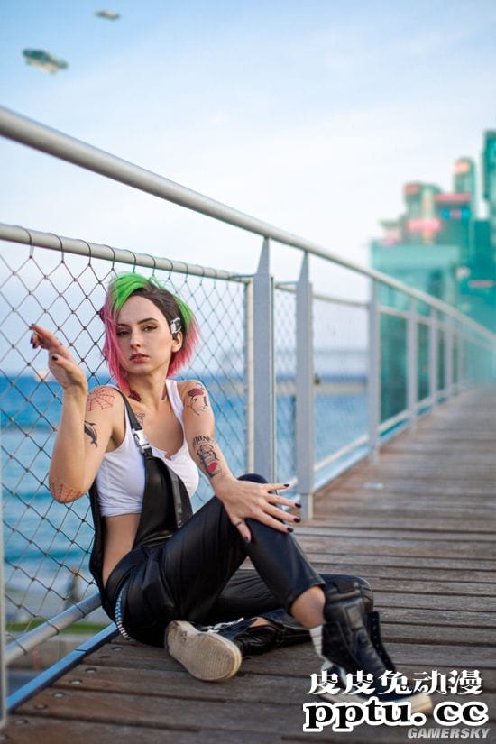 《赛博朋克2077》朱迪COS 绝美小姐姐带你体验超梦