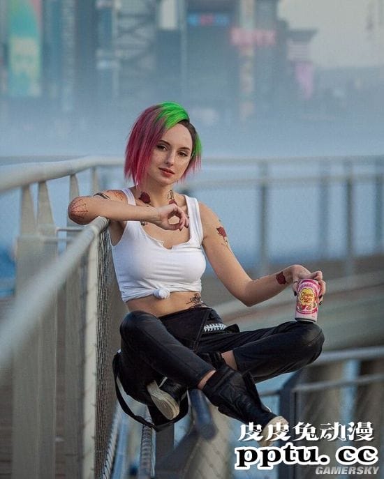 《赛博朋克2077》朱迪COS 绝美小姐姐带你体验超梦