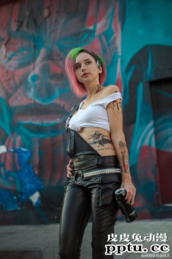 《赛博朋克2077》朱迪COS 绝美小姐姐带你体验超梦