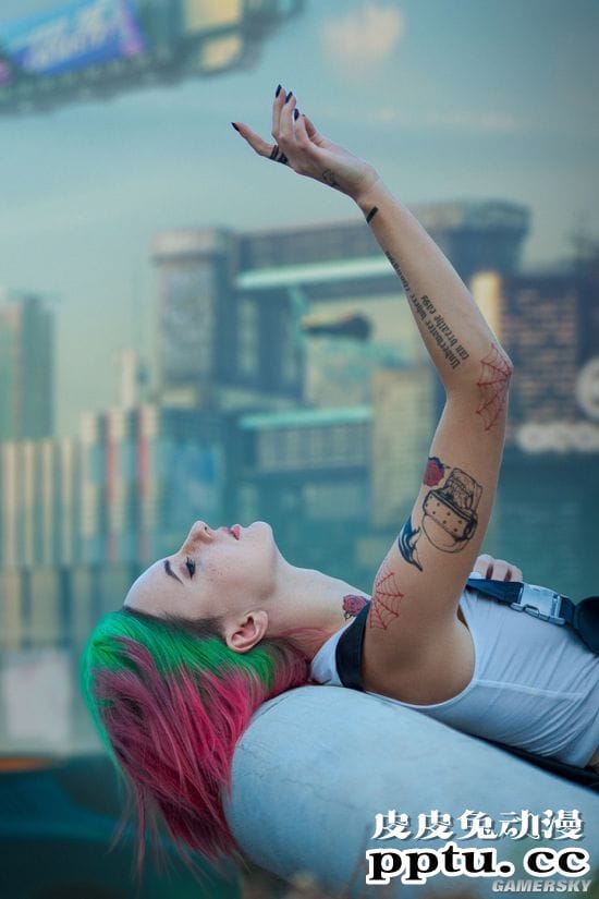 《赛博朋克2077》朱迪COS 绝美小姐姐带你体验超梦