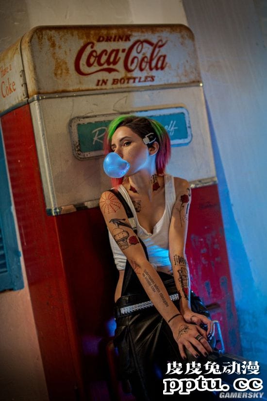 《赛博朋克2077》朱迪COS 绝美小姐姐带你体验超梦