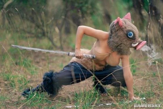 本欲斥奈何大！知名COSER带来胸肌之最的伊之助-皮皮兔动漫