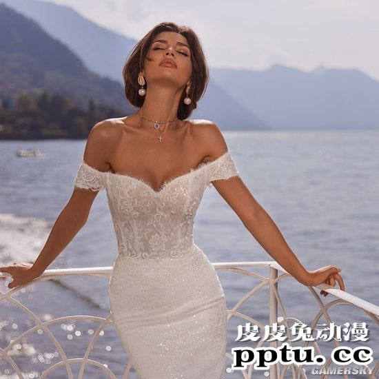 泳装衬托出的完美身材 三国混血的西班牙模特