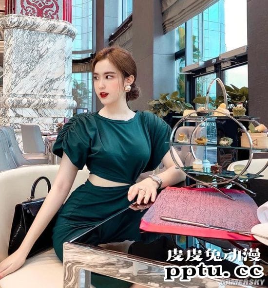 18岁就过分发育的美少女 越南雪肤正妹性感迷人