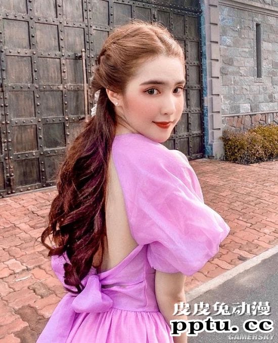 18岁就过分发育的美少女 越南雪肤正妹性感迷人