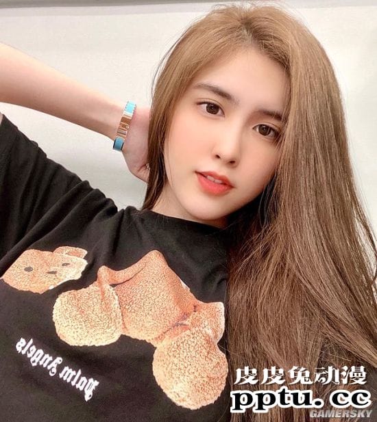 18岁就过分发育的美少女 越南雪肤正妹性感迷人