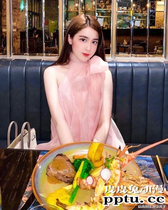 18岁就过分发育的美少女 越南雪肤正妹性感迷人