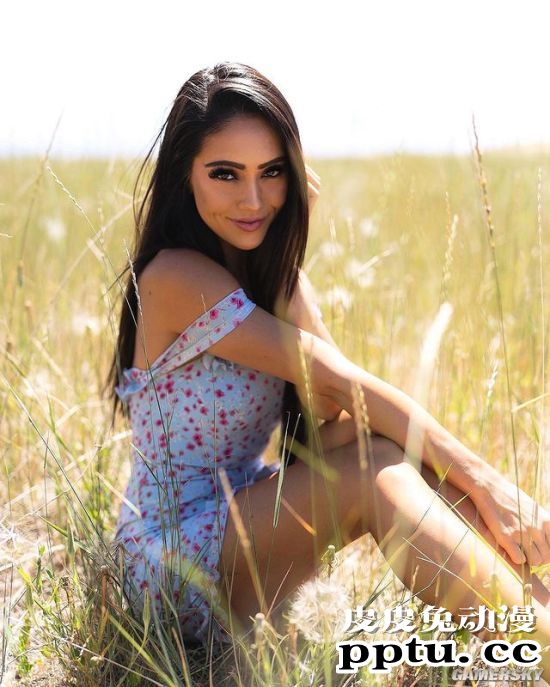 性感小露诱人品尝 巧克力肤色电眼美女JadeMckenzee