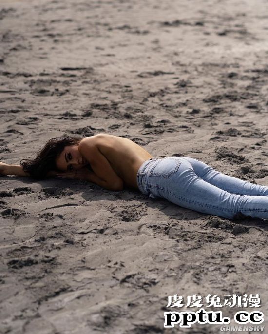 性感小露诱人品尝 巧克力肤色电眼美女JadeMckenzee