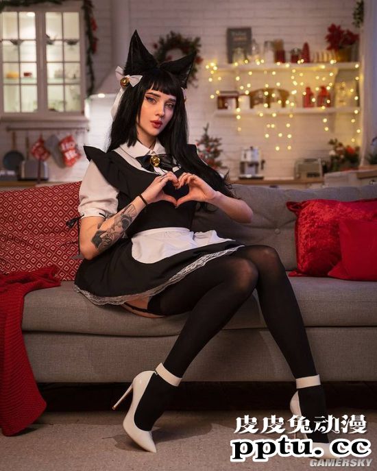 俄妹COS《LOL》KDA伊芙琳 皮裙黑丝下的修长美腿