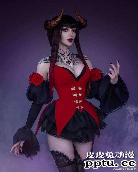 俄妹COS《LOL》KDA伊芙琳 皮裙黑丝下的修长美腿