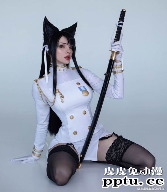 俄妹COS《LOL》KDA伊芙琳 皮裙黑丝下的修长美腿