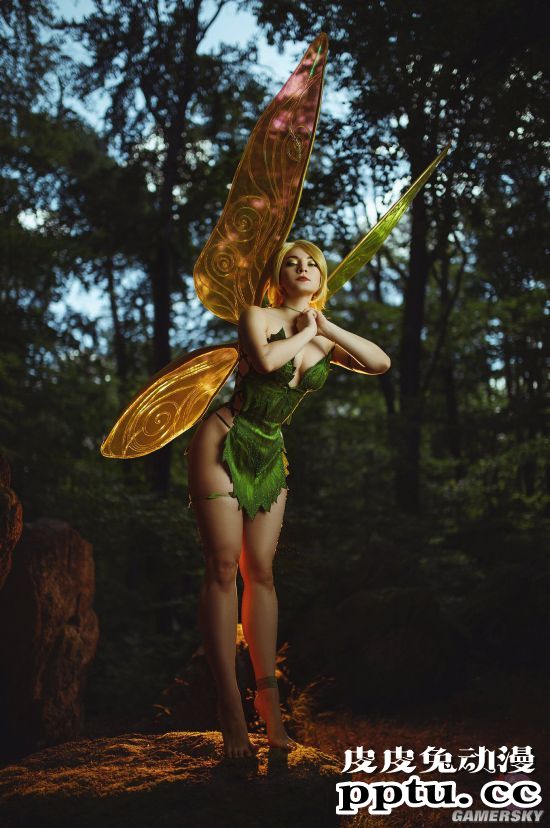 肉感身材偏爱紧致胶衣 俄罗斯肉感COSER战斗力十足