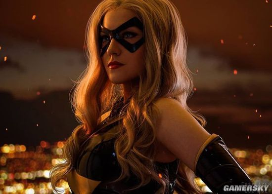 肉感身材偏爱紧致胶衣 俄罗斯肉感COSER战斗力十足