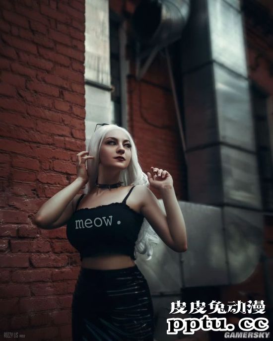 肉感身材偏爱紧致胶衣 俄罗斯肉感COSER战斗力十足