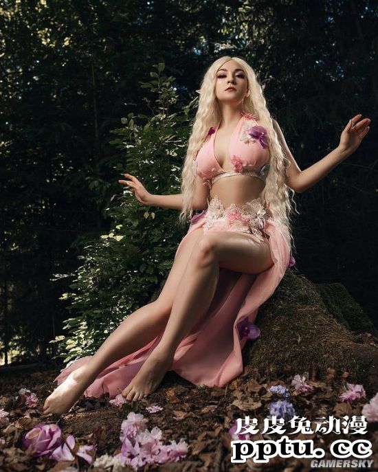 肉感身材偏爱紧致胶衣 俄罗斯肉感COSER战斗力十足