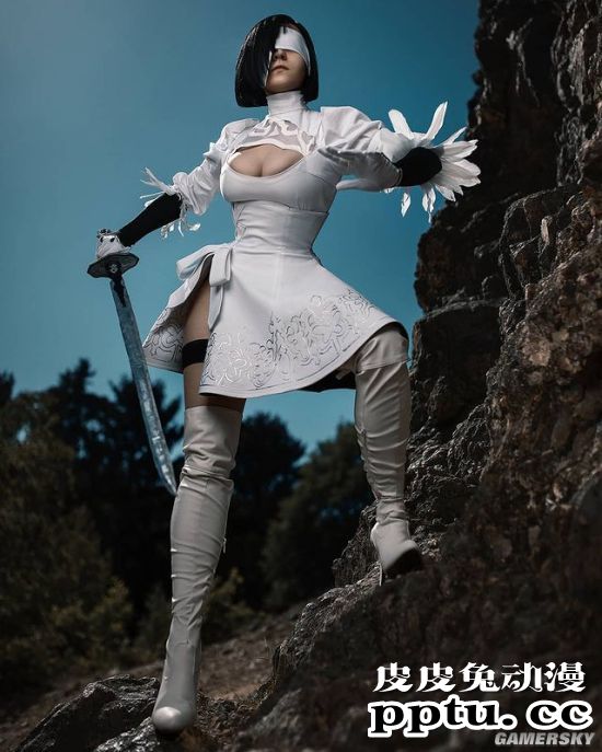 肉感身材偏爱紧致胶衣 俄罗斯肉感COSER战斗力十足